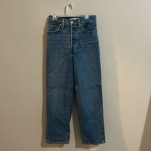 Levi’s high rise straight leg jeans size 25